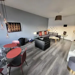  Apartment Tichnich - 2 Bedrooms - 1 Min Away From Train Station